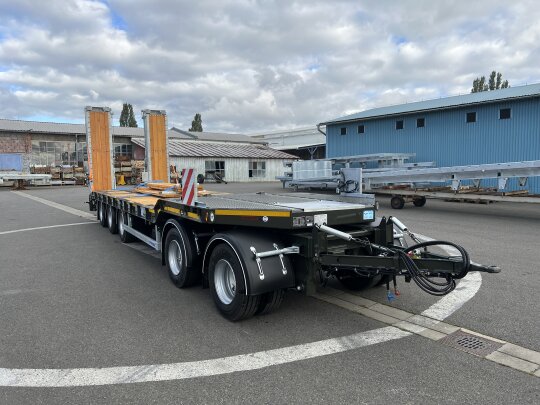 Przyczepy niskopodwoziowe z&nbsp;obrotnicą